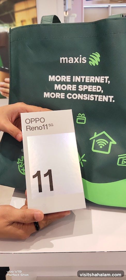 Maxis branded tote bag with OPPO Reno11 5G box