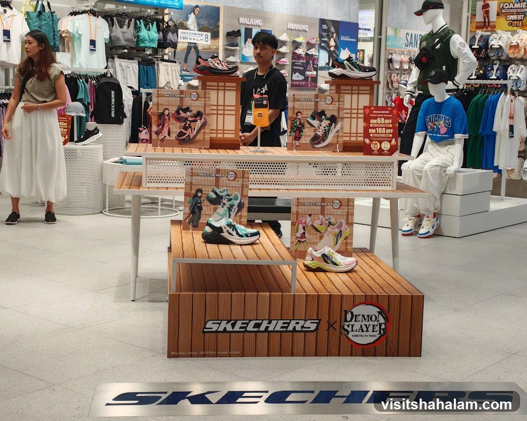 Skechers Store Display