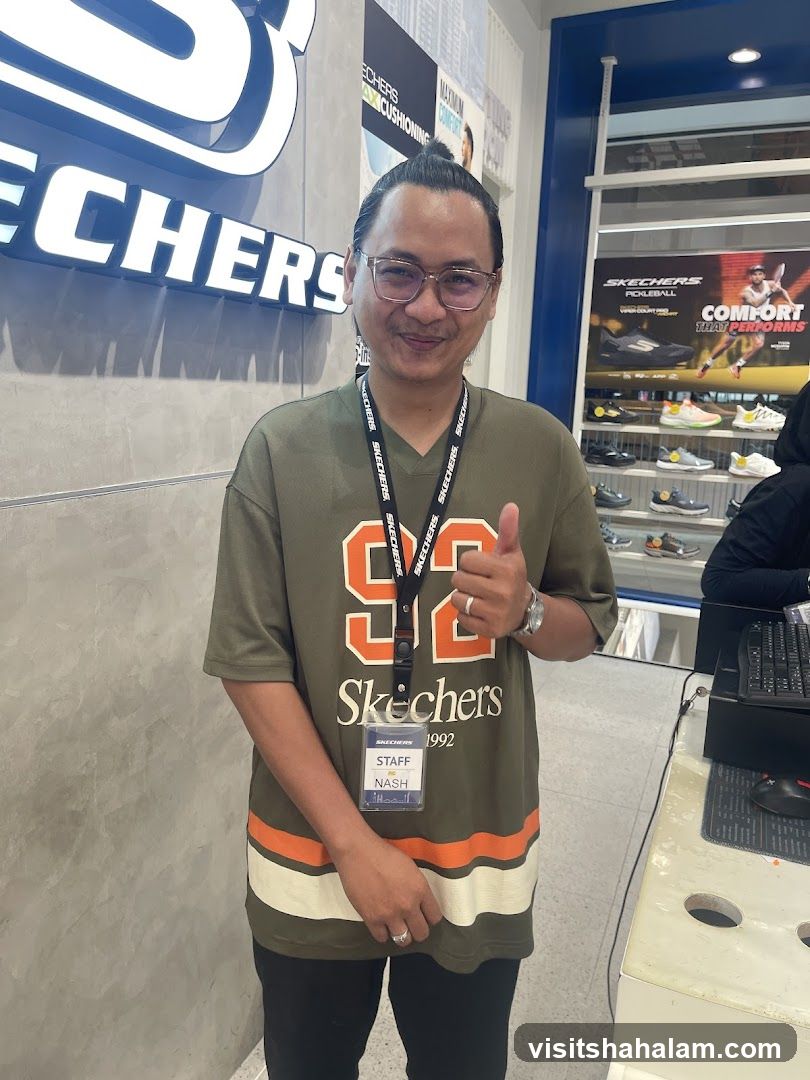Skechers Store Employee