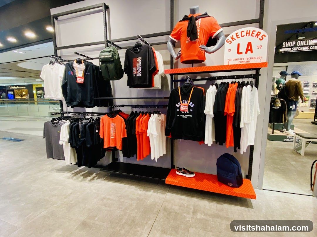 Skechers Apparel Display