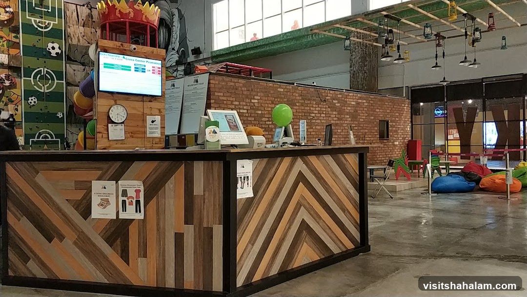 Indoor Activity Center Counter