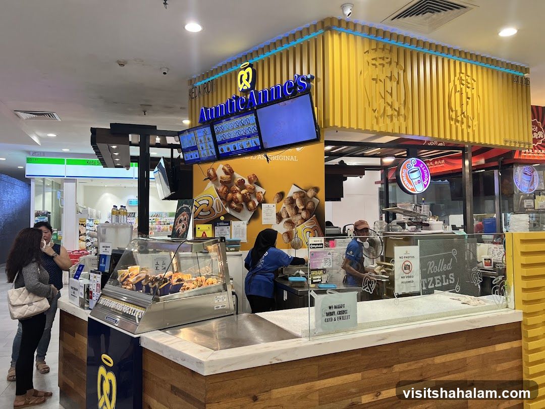 Auntie Anne's Pretzel Stand