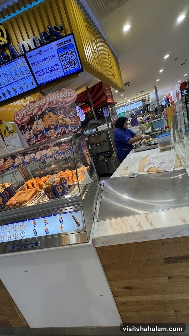 Auntie Anne's Pretzel Stand