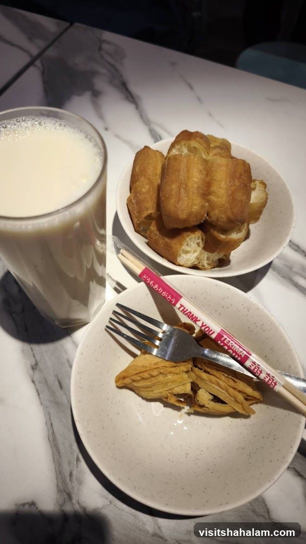 Soy milk and fried dough sticks