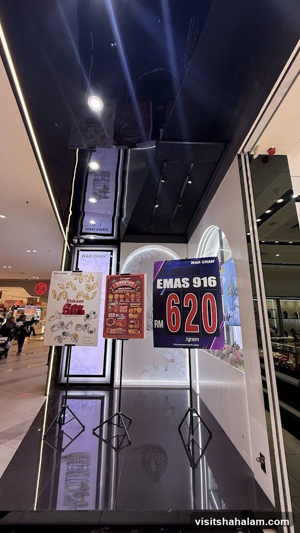 Wah Chan Gold Display