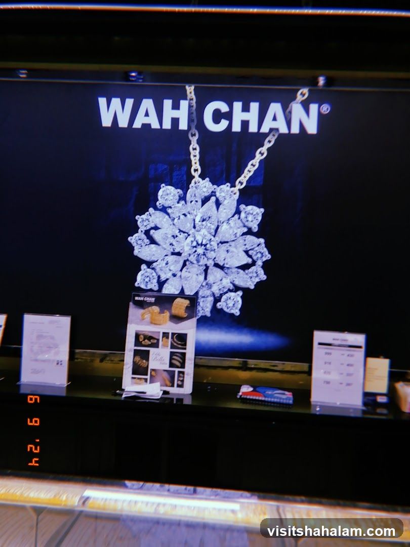 Wah Chan Jewelry Display