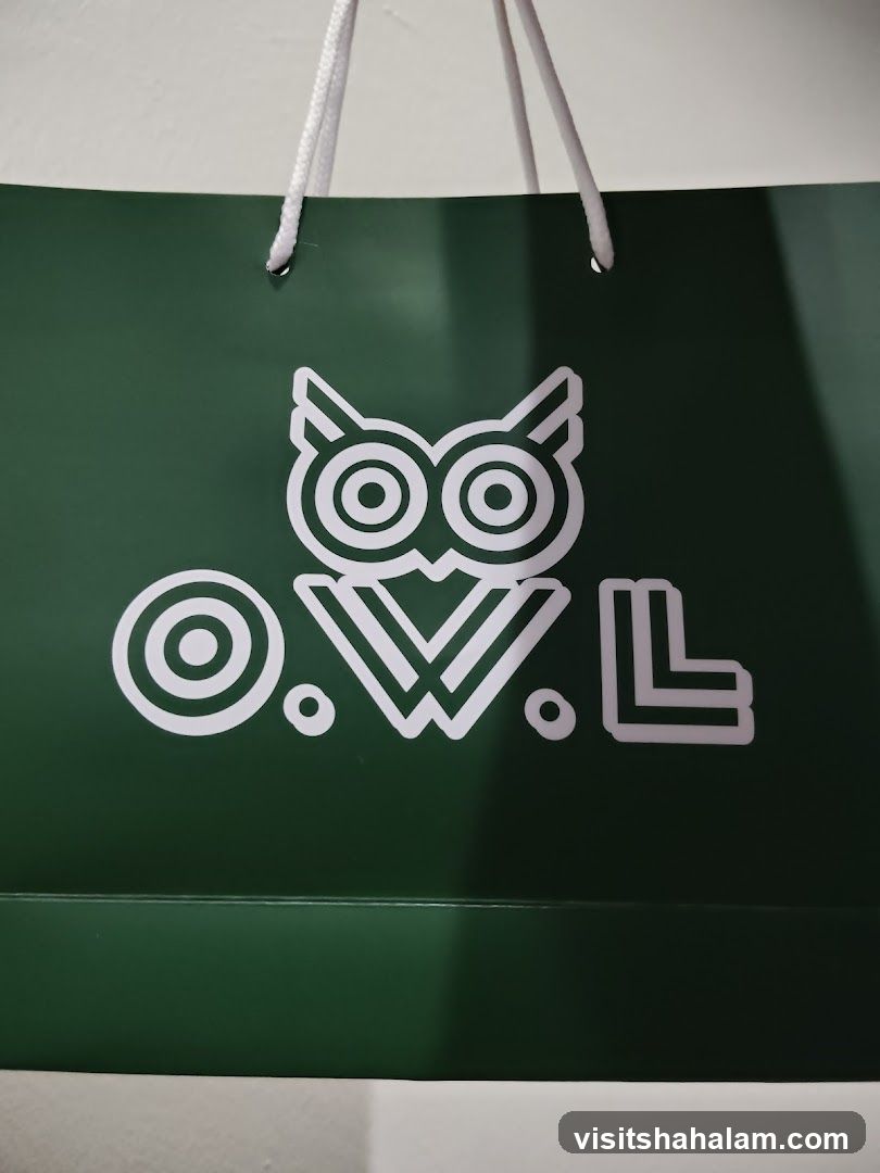 Green shopping bag with owl logo