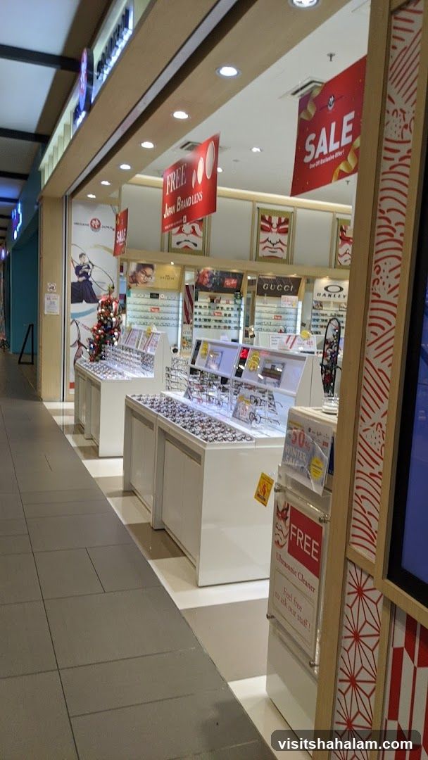 Eyewear Store Display