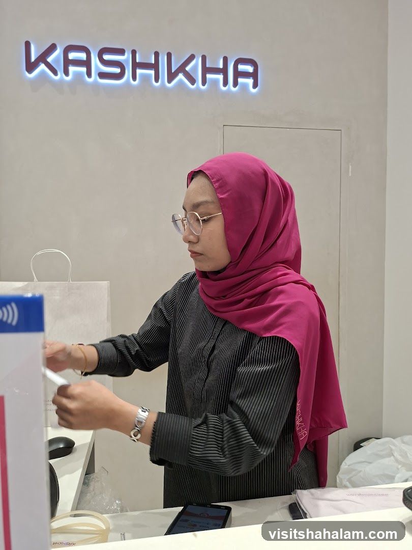 Cashier at KASHKHA
