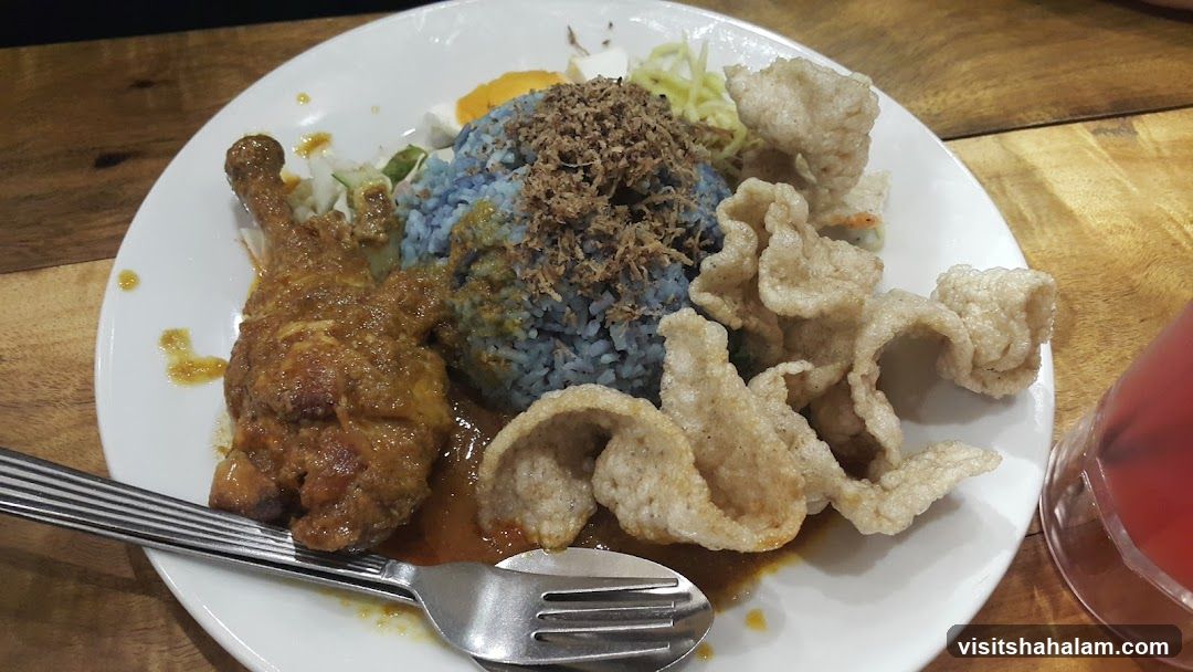 Nasi Kerabu with Fried Chicken