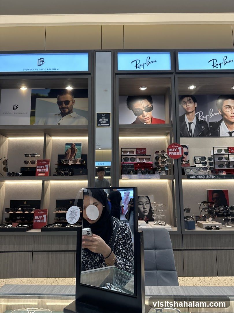 Eyewear Store Display