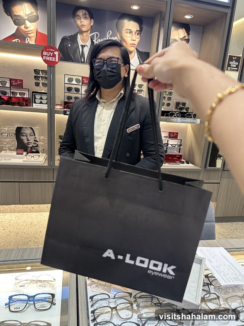 Eyewear Store