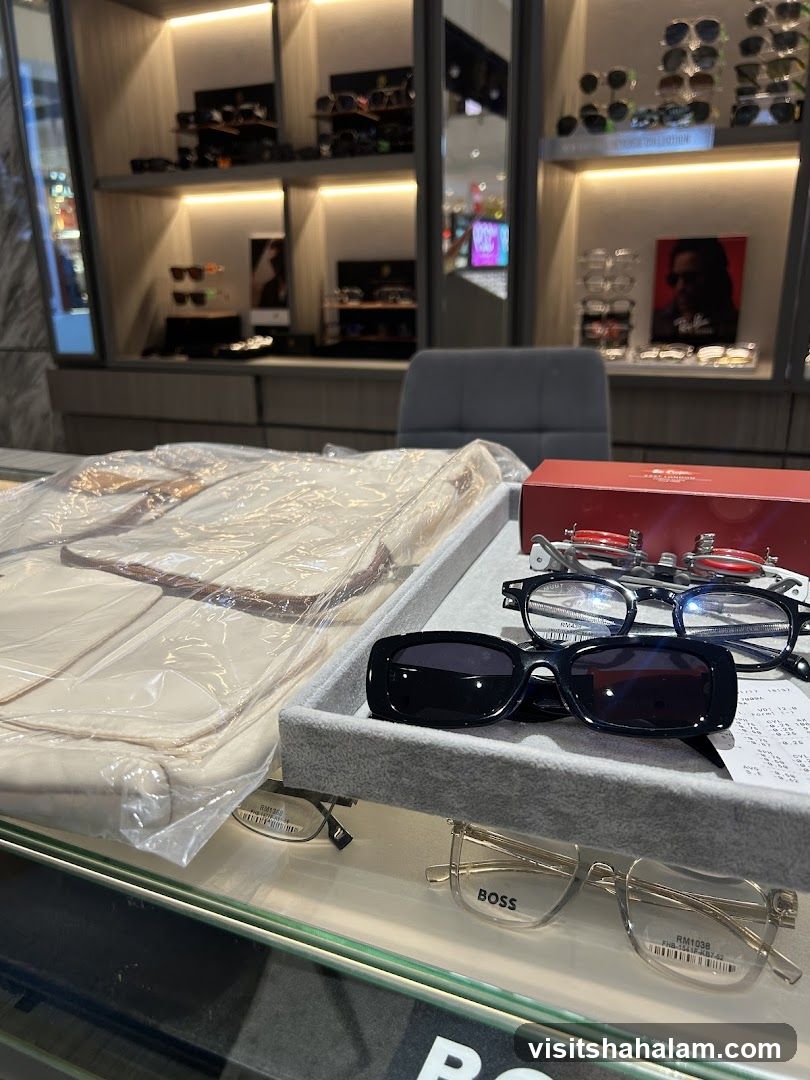 Eyeglasses Display