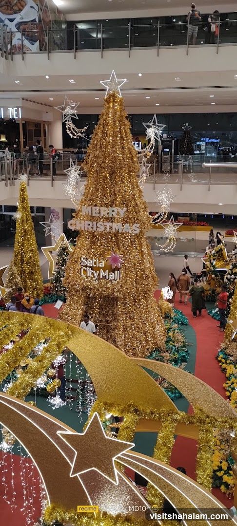 Christmas Decorations in a Mall
