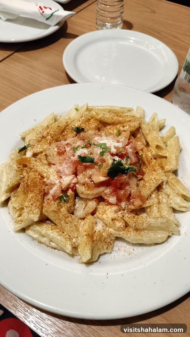 Penne Pasta with Tomato and Cheese