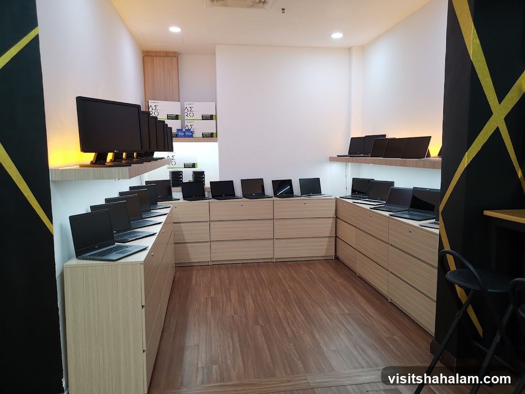 Computer Store Display