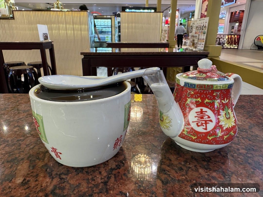 Dessert and Teapot