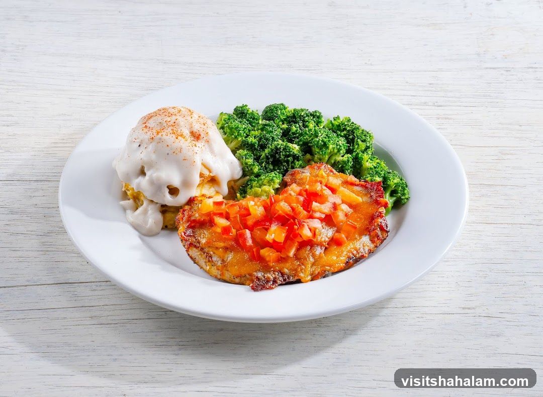 Chicken dish with broccoli and mashed potatoes