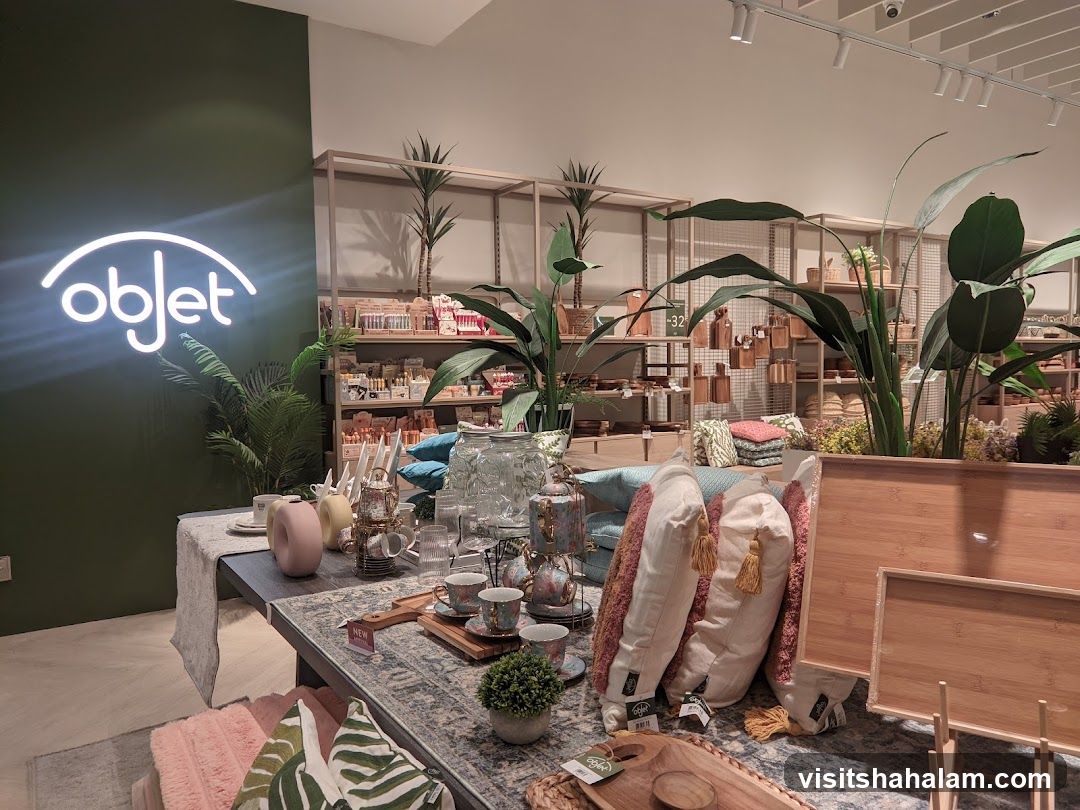 Home Goods Store Display