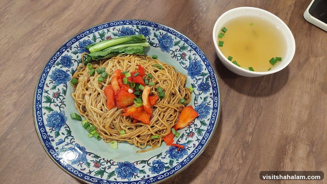 Noodles with Toppings and Soup