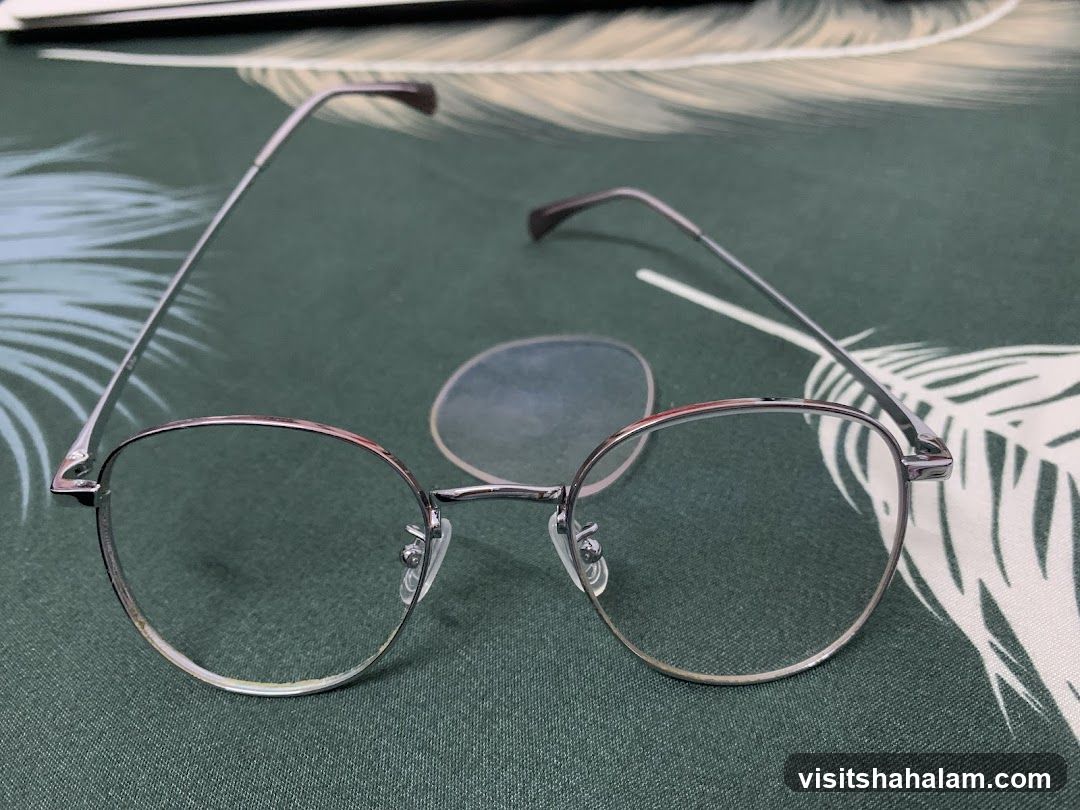 Eyeglasses