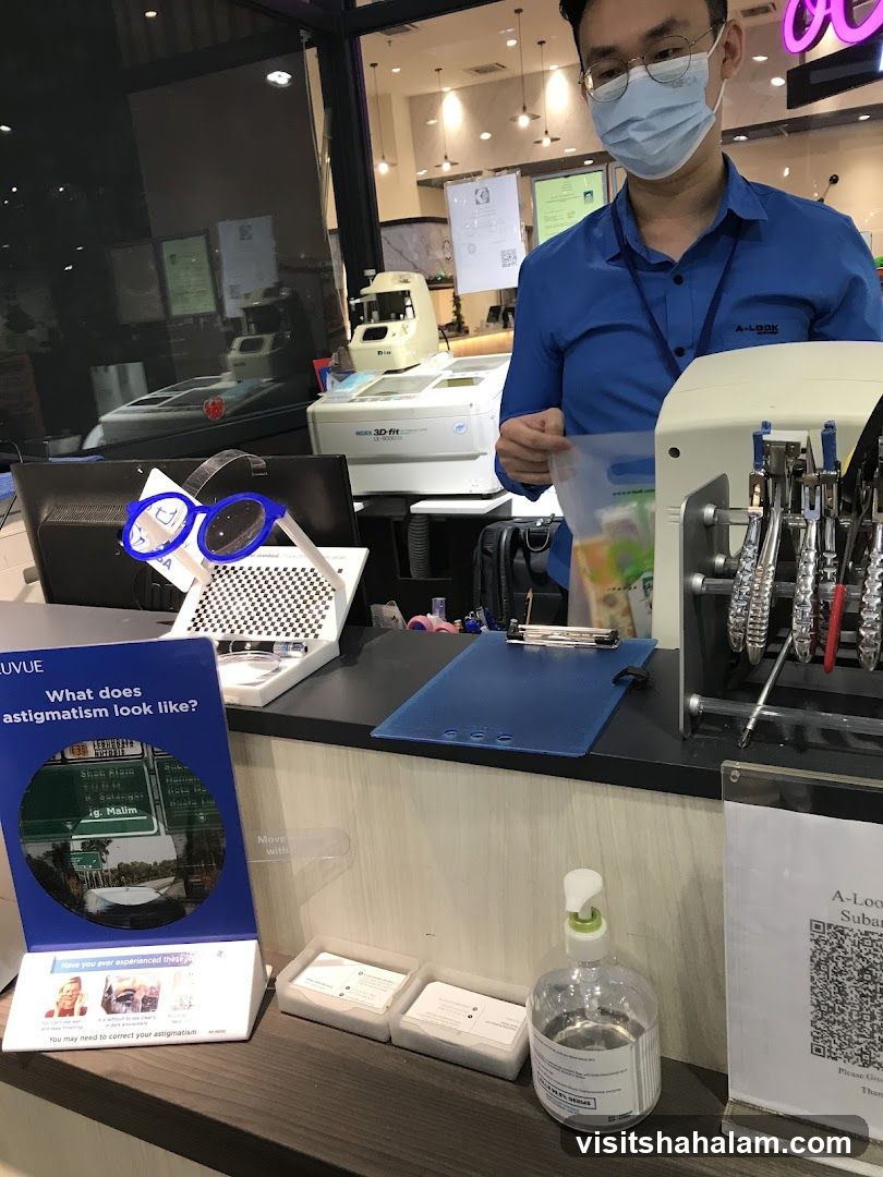 Optometry counter display