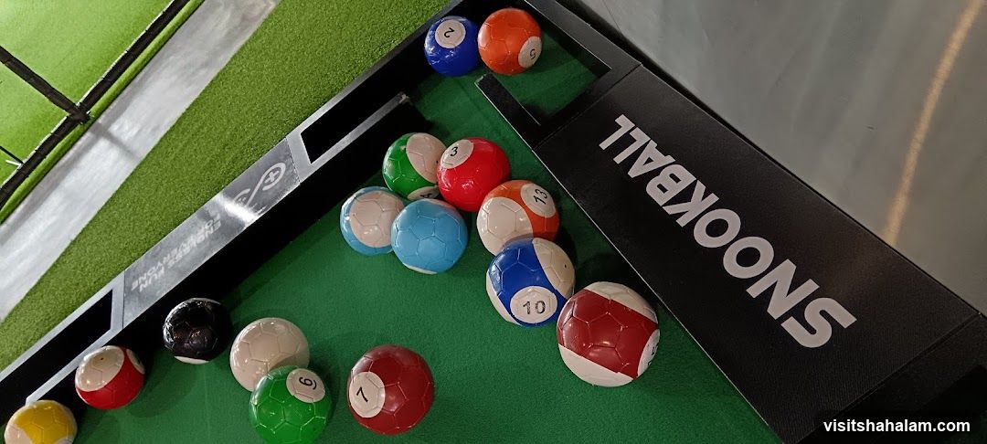 Snookball Table with Balls