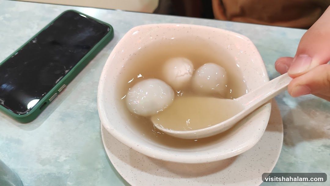 Sweet Soup with Glutinous Rice Balls