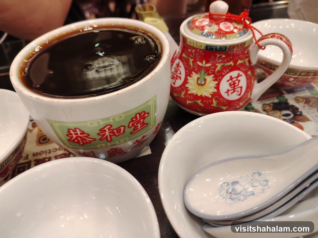 Dessert and Teapot