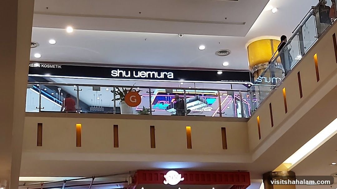 Shu Uemura Storefront