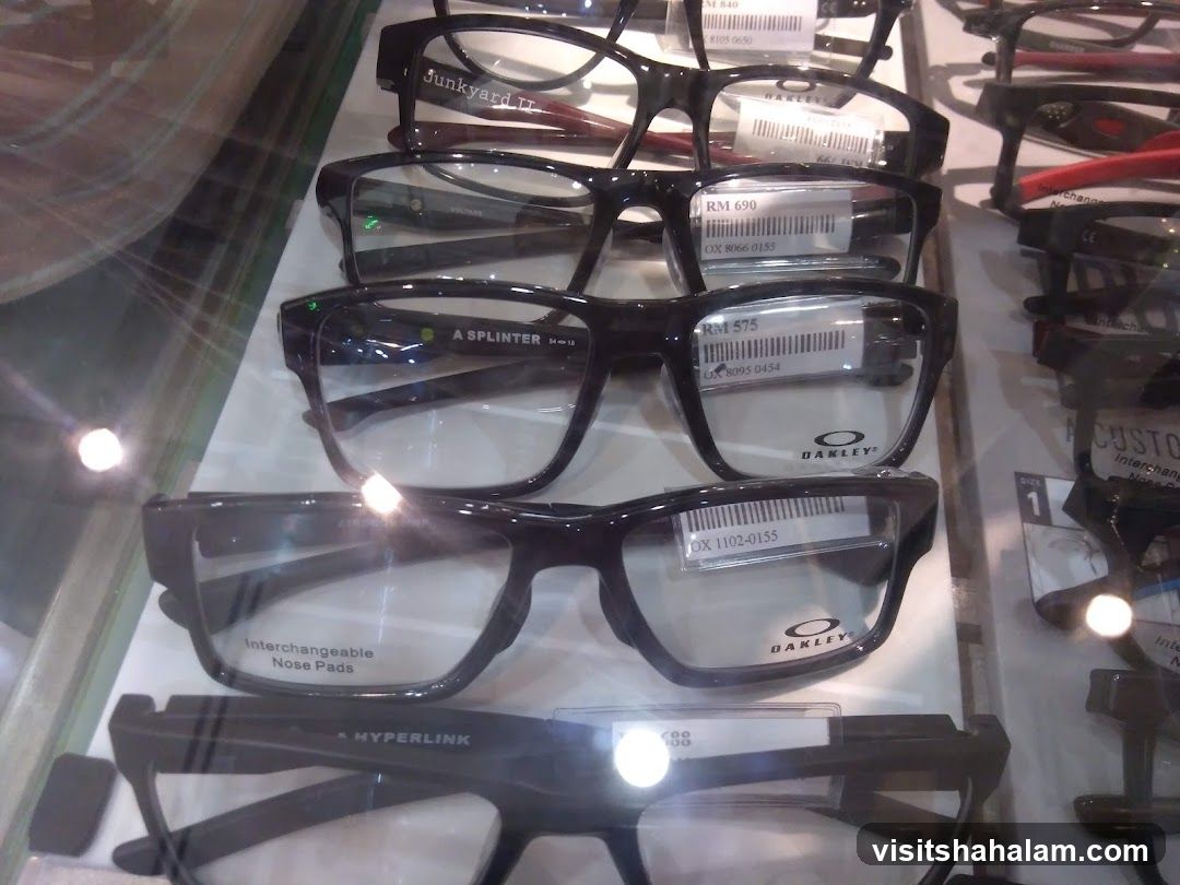 Eyeglasses Display