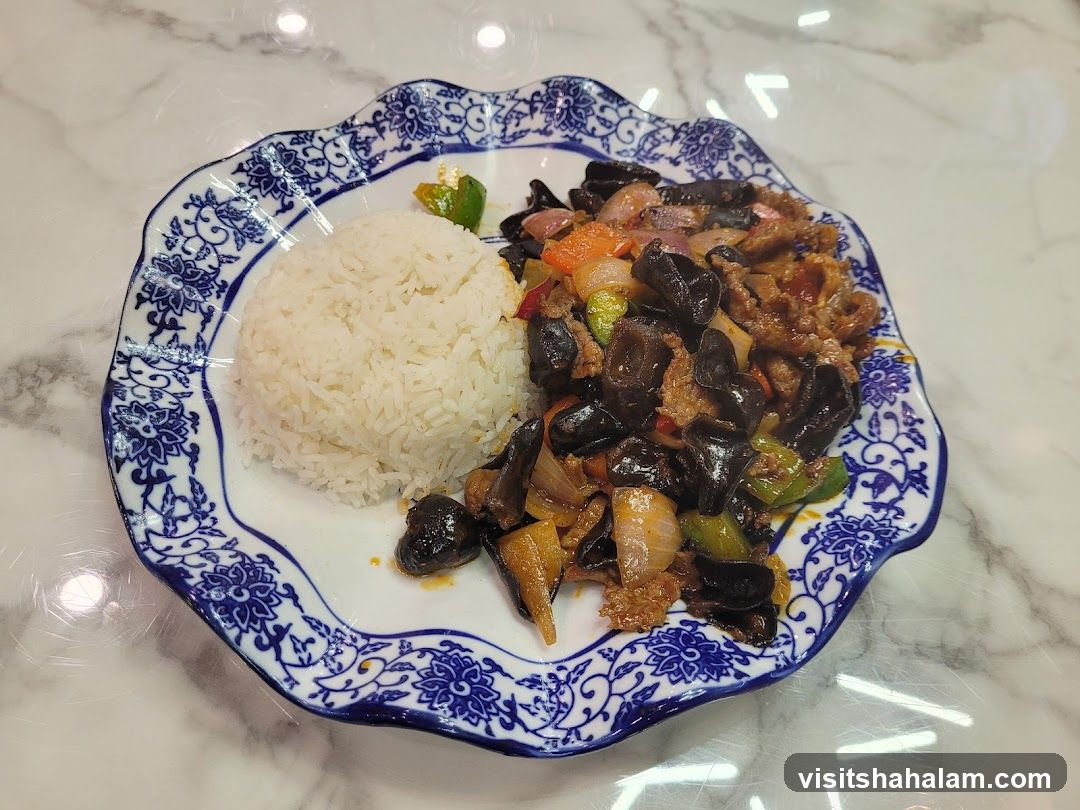 Stir-fried Beef with Wood Ear Mushrooms and Rice