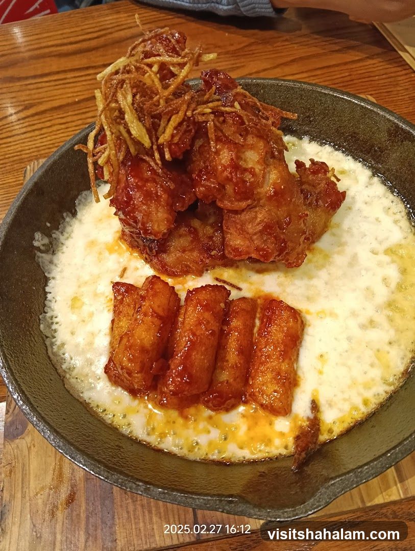 Fried Chicken and Tteokbokki with Cheese