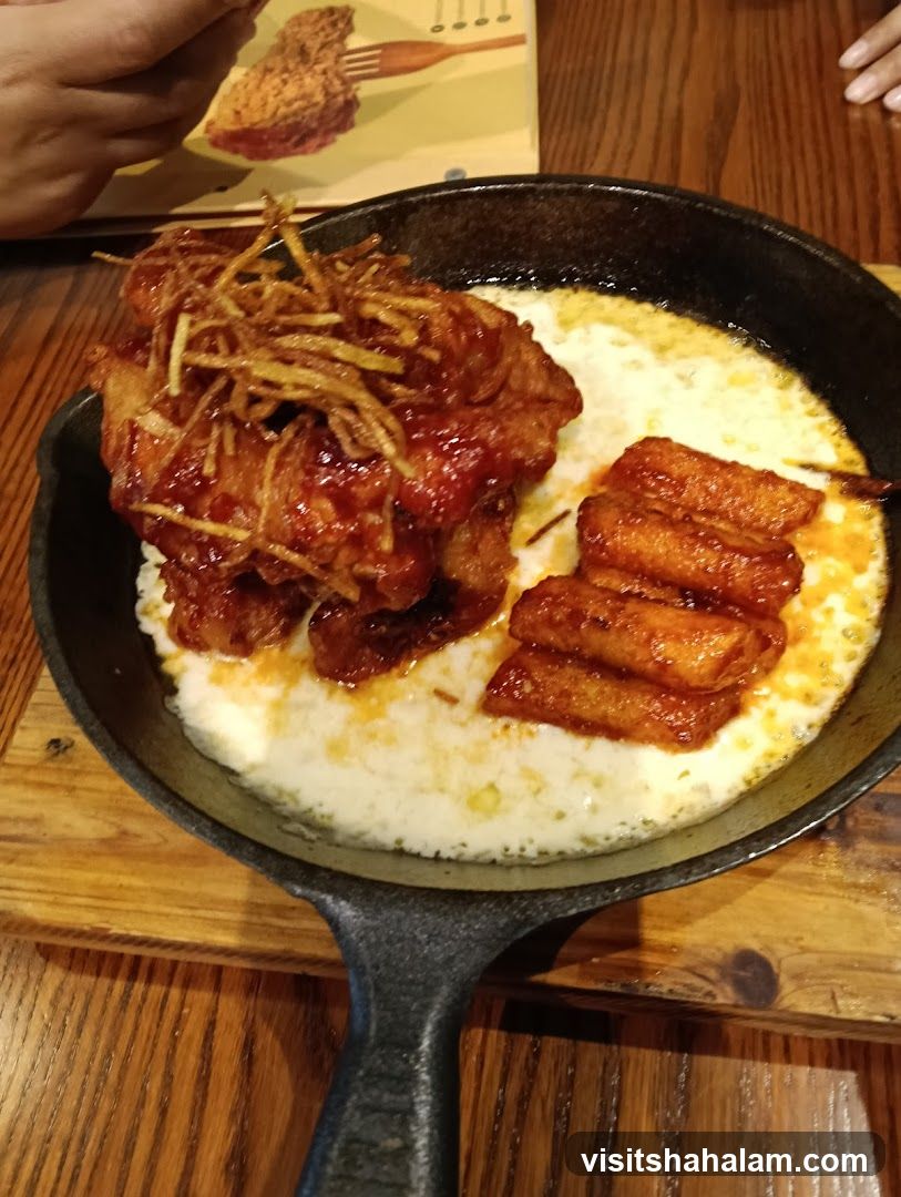 Fried Chicken with Cheese and Tteokbokki