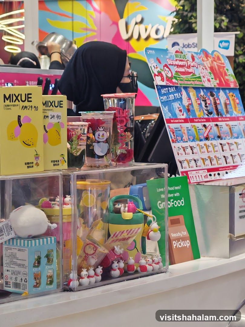 Mixue Store Counter