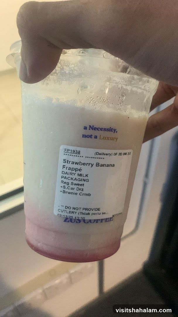 Strawberry Banana Frappé