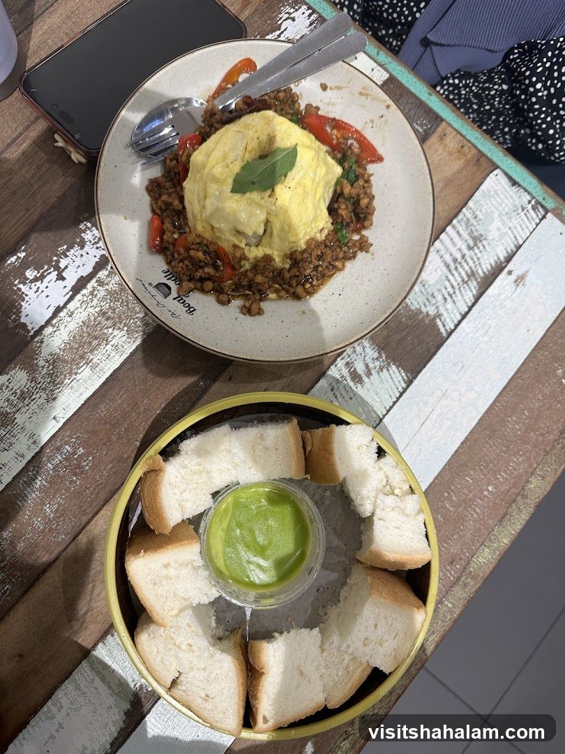 Thai Basil Omelette Rice and Steamed Bread with Pandan Custard