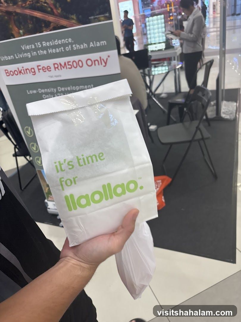 llaollao. branded bag