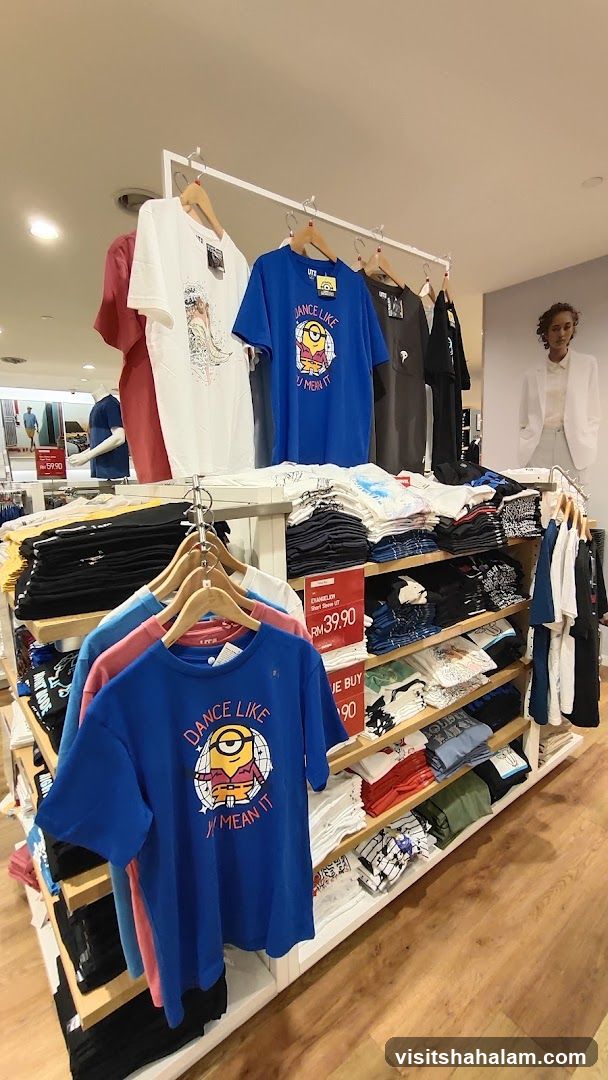 T-shirt display