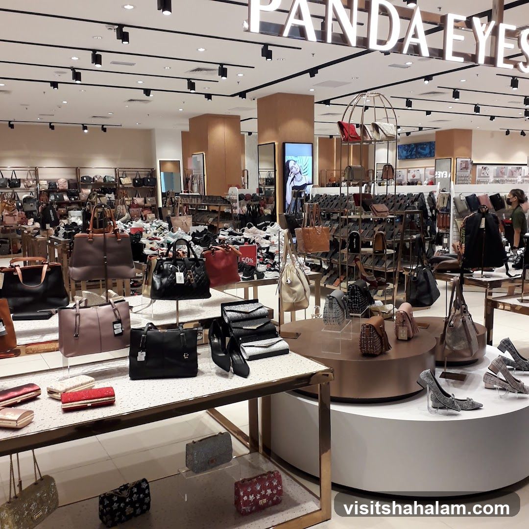 Panda Eyes Store Interior