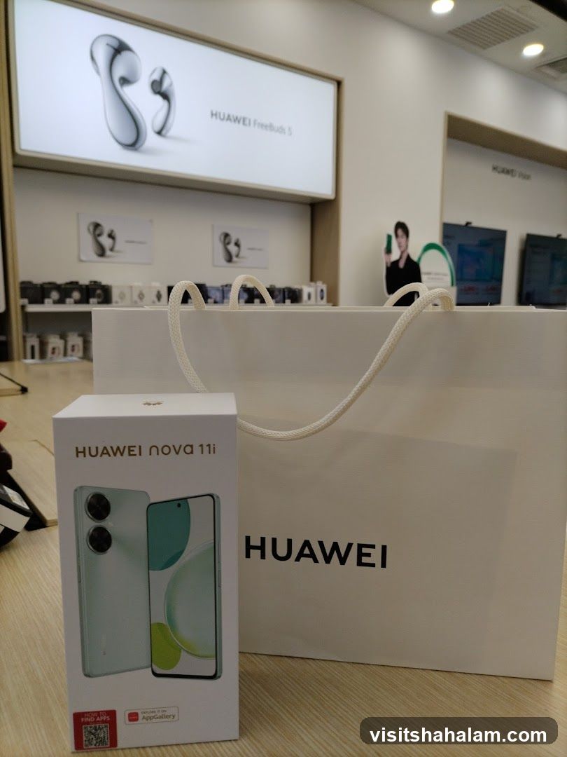 Huawei Nova 11i Box and Shopping Bag