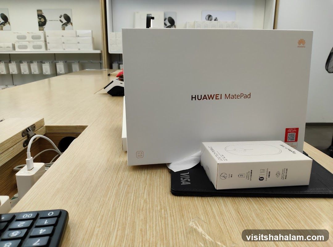 Huawei MatePad and Mouse