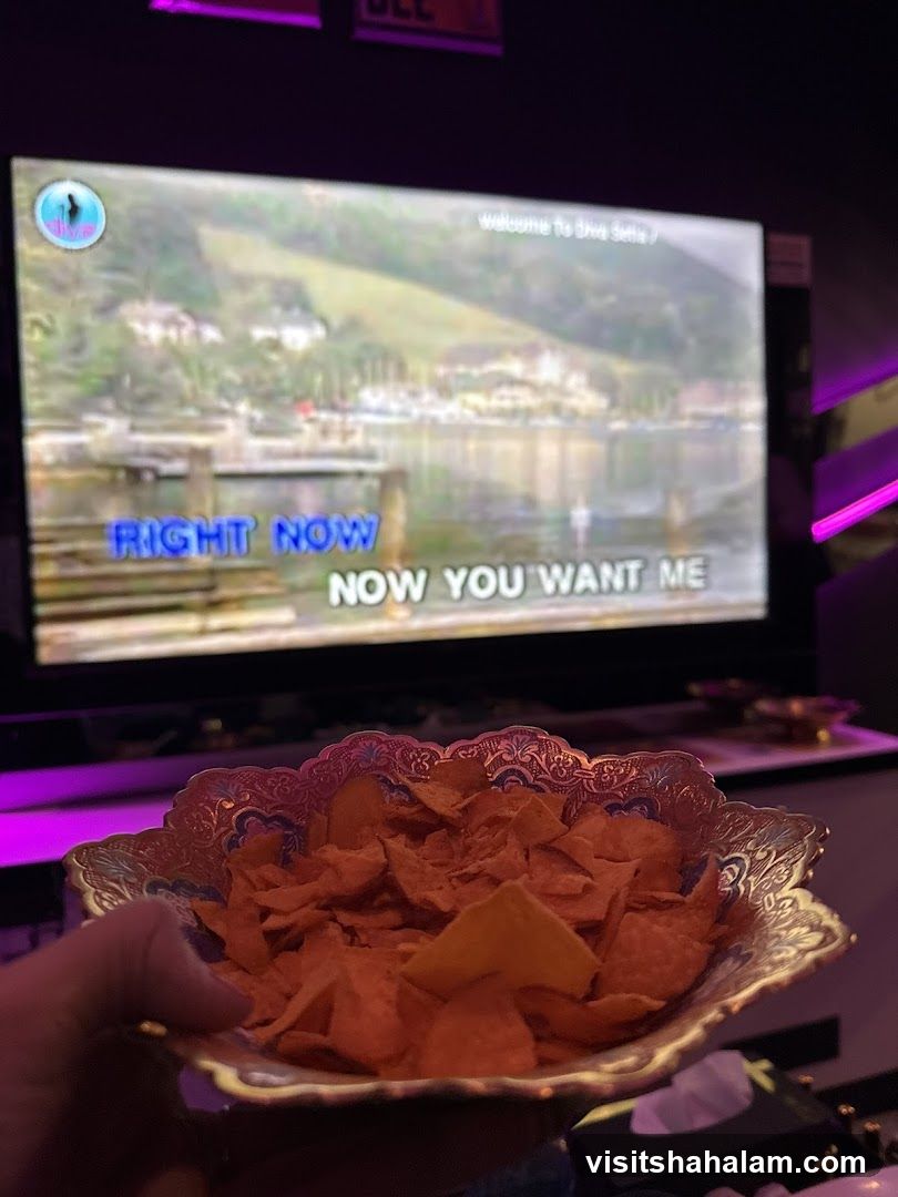Karaoke Screen with Chips