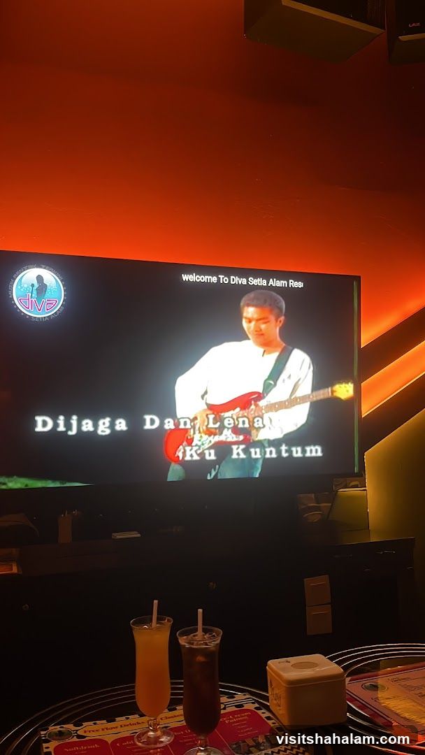 Karaoke Screen with Drinks
