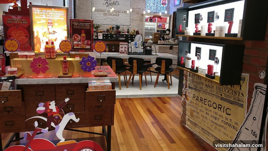 Kiehl's Store Display