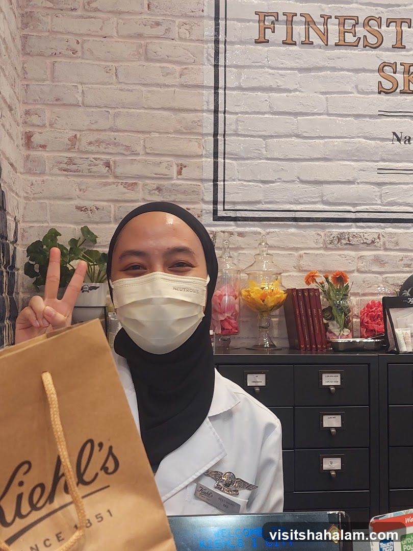 Kiehl's Employee with Shopping Bag