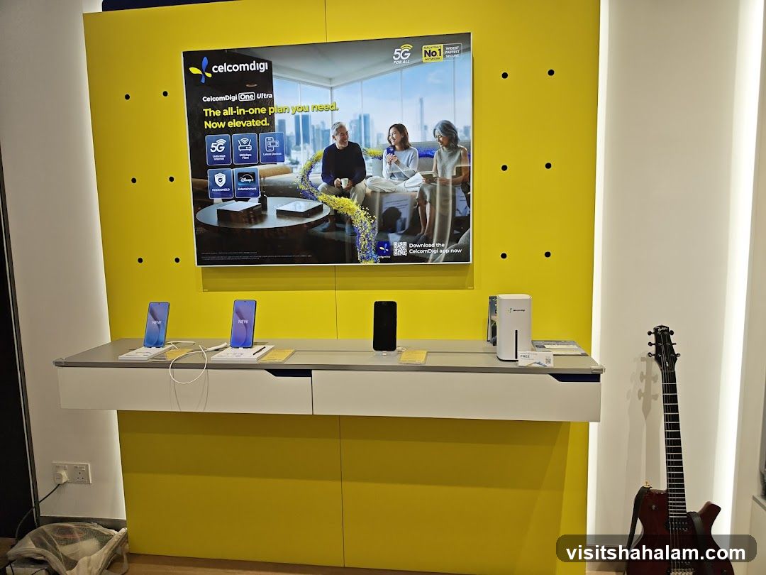 CelcomDigi Store Display