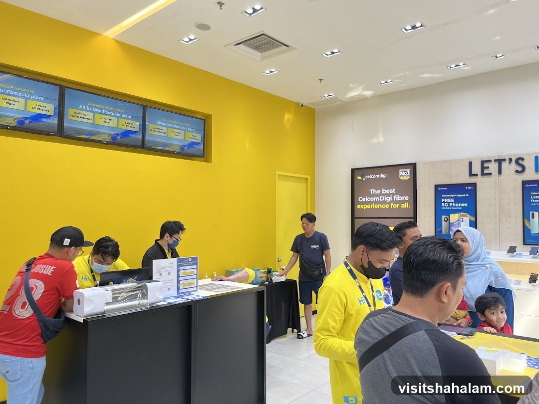 CelcomDigi Store Interior