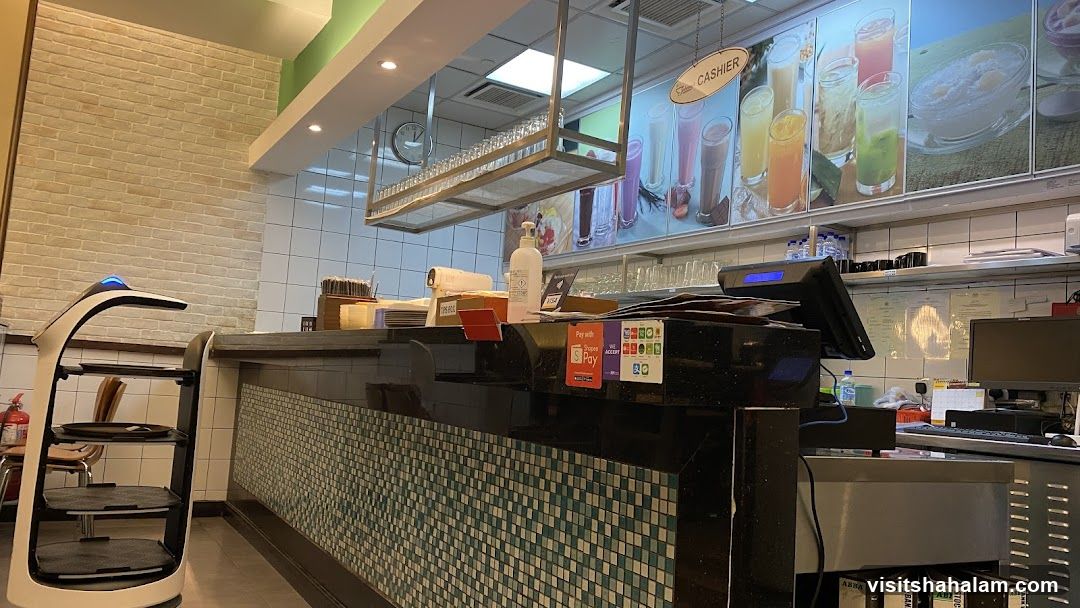 Restaurant Counter with Drinks Display