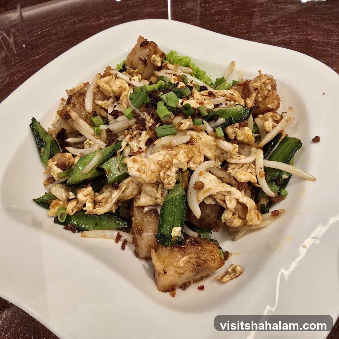 Stir-fried dish with turnip cake, egg, and vegetables